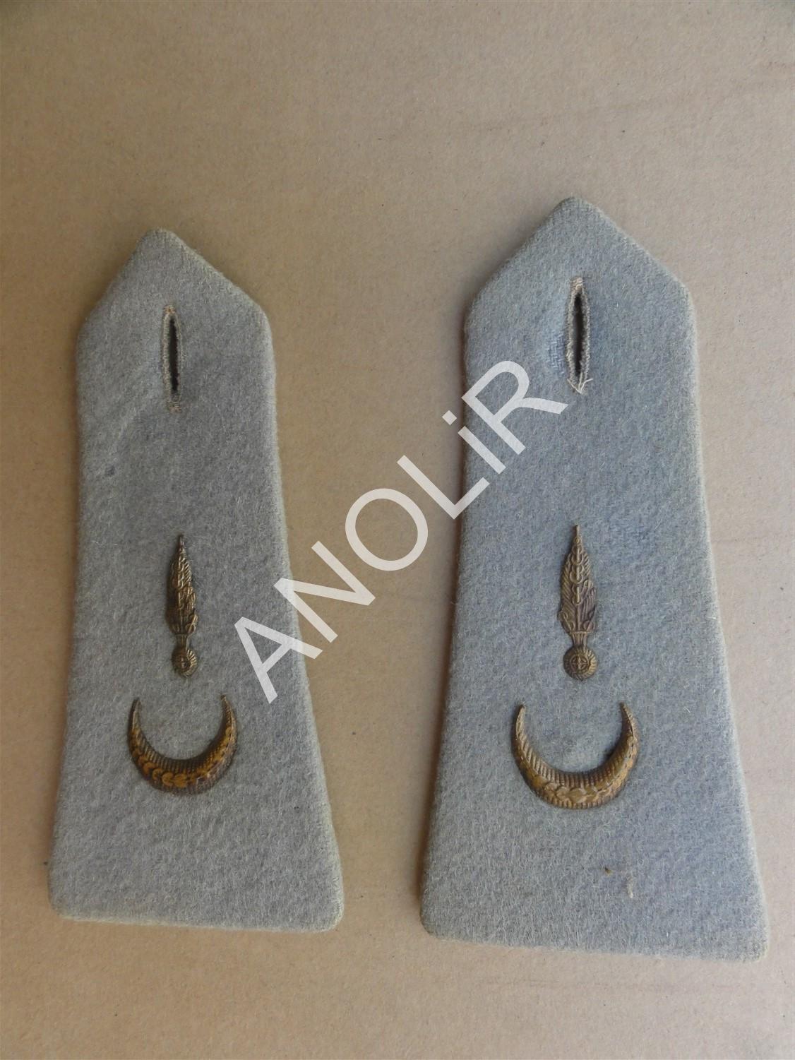 1950: épaulettes d'interprète